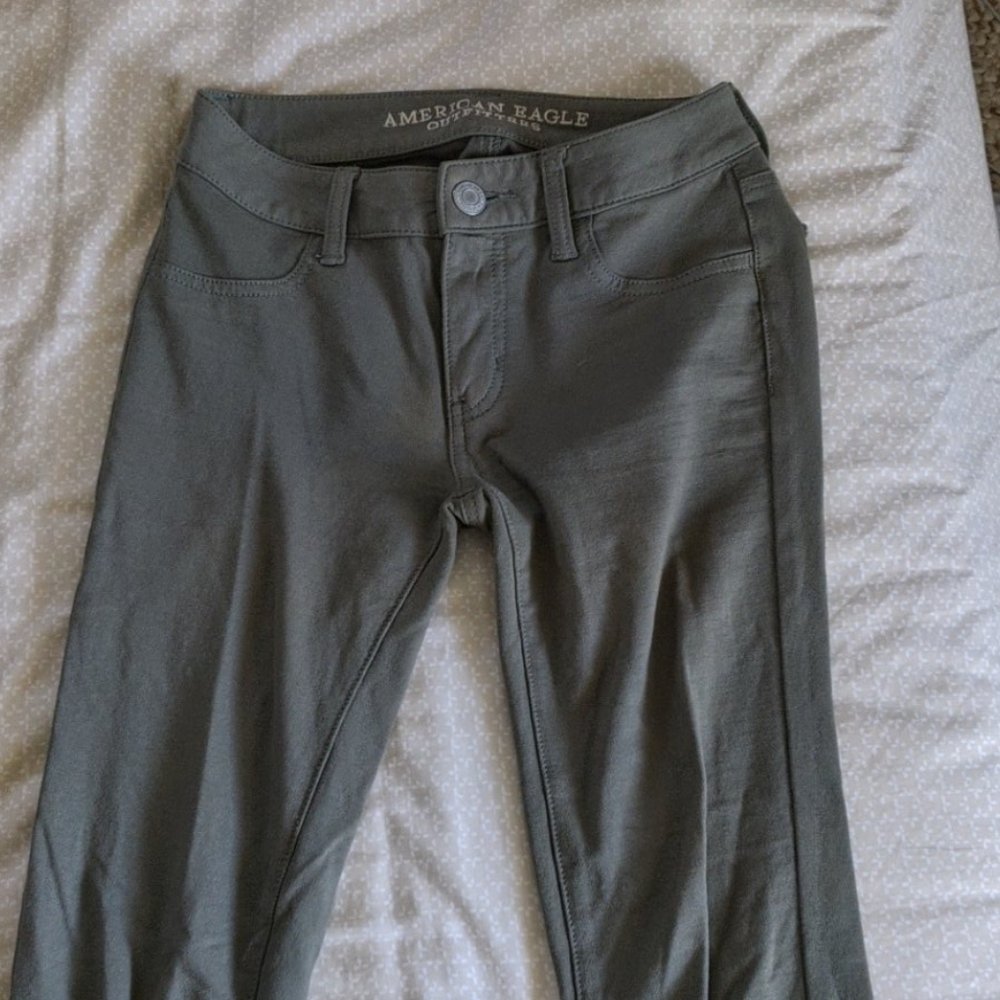 Olive American Eagle Jeggings!